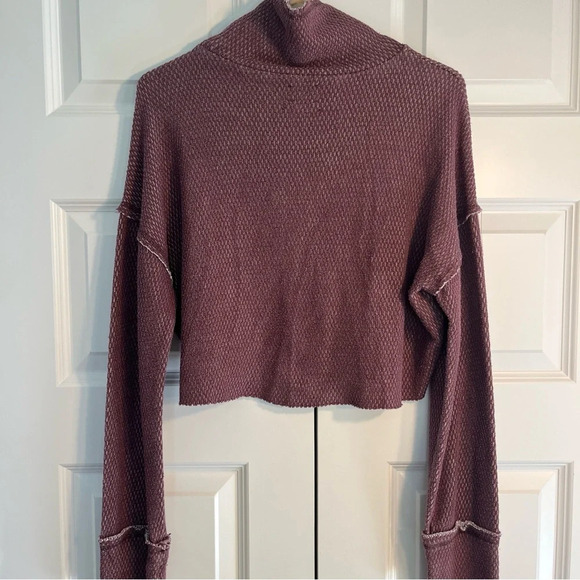OUT FROM UNDER Camino Thermal Cropped Cutoff Turtleneck Shirt Top Size Medium - Picture 7 of 8